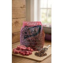 Universal Marhás ízesítésű közepes szemű kutyatáp 2,5 kg